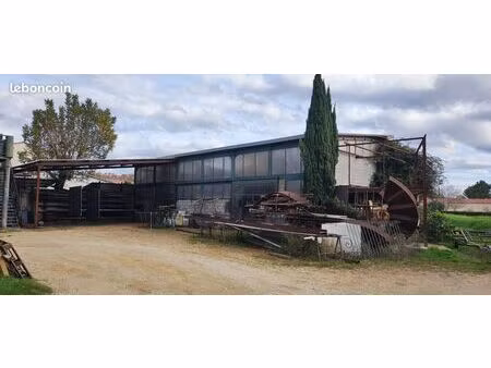 location local commercial hangar atelier