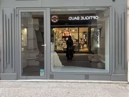 local commercial 30 m² rénové