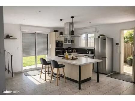 maison familiale récente avec prestations complètes