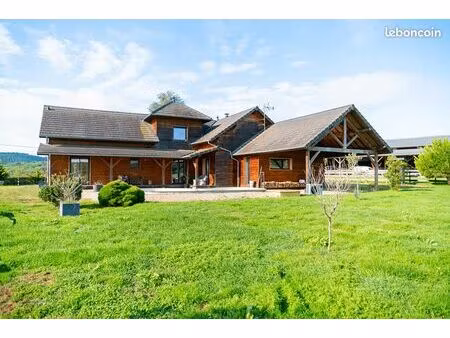 propriété 6 pièces 194 m²