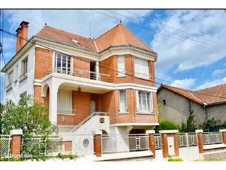 vends belle propriété parc des volcans d’auvergne - 5 chambres  350m²  landogne (63)