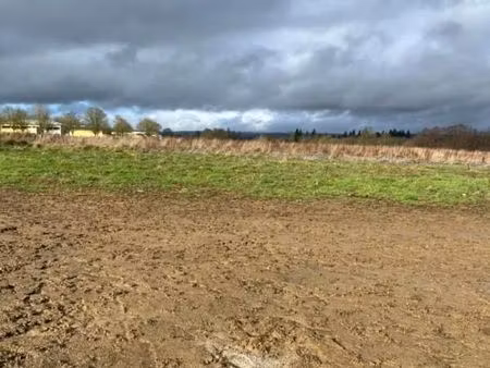 terrain 836 m² cerise