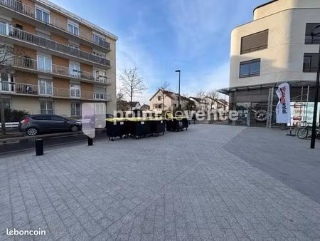 local commercial 275 m²