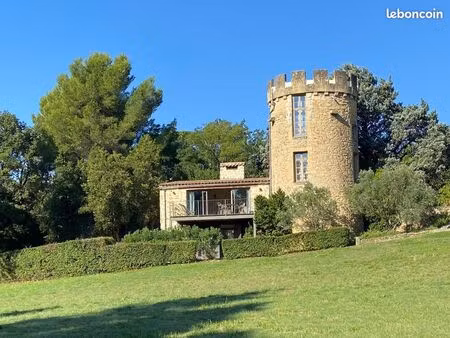 chateau 3 pièces 120 m²