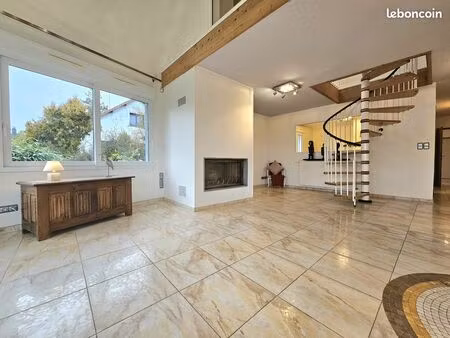 maison 8 pièces 220 m²