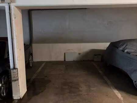 parking sécurisé sous-terrain à louer  1 minute du rer d