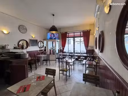 local restaurant  pizzeria 220 m²