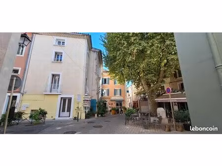 local commercial / professionnel – centre-ville d’orange (place aux herbes)