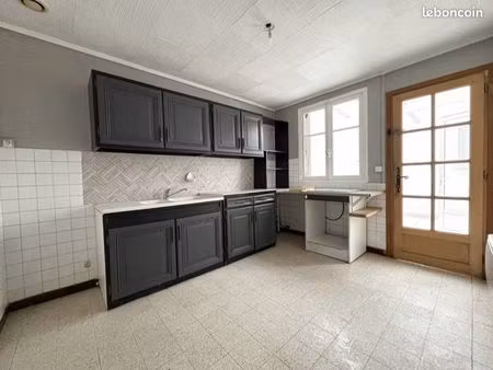 agréable maison avec garage et jardin clos