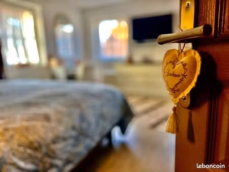 maison coup de cœur dans village recherché – prête à habiter