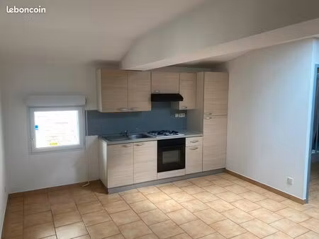 location studio 50 m² avec garage