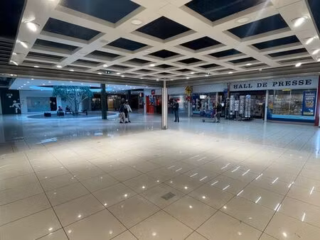 local commercial de 72m² au sein de du centre commercial carrefour