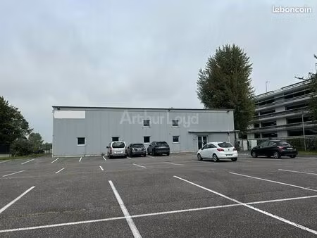 local d'activité 1 100 m²