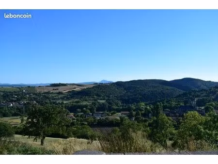 corps de ferme clos  vue imprenable sur le puy de dôme