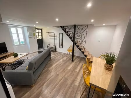 maison meublée entièrement rénovée avec cour privative