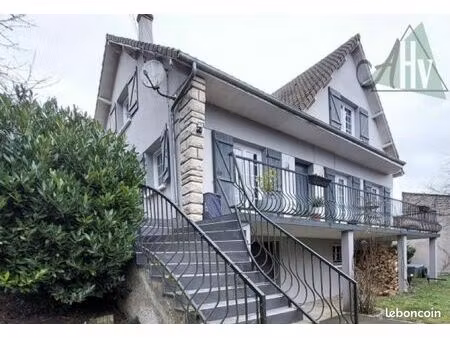 maison 130 m2 sur sous-sol total  avec 5 chambres  sur un terrain de 849 m²