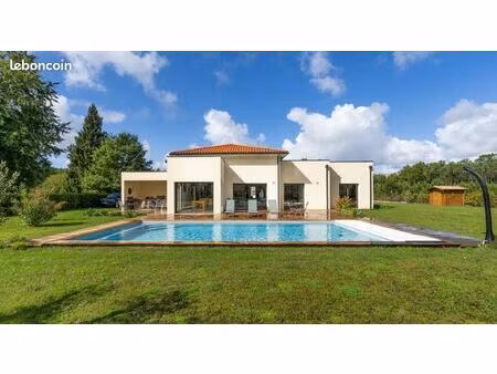 terrain 400 m² arbanats