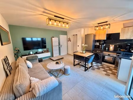 appartement 2 pièces 44 m² chatou - refait a neuf - proximité commerces - a 2 pas de l'eco