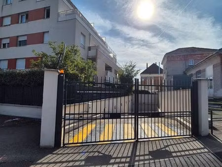 place de parking en sous-sol immeuble récent