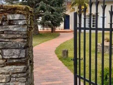 maison au calme dans un cadre verdoyant