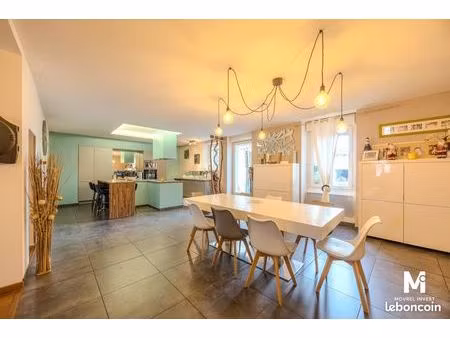 maison 8 pièces 212 m²