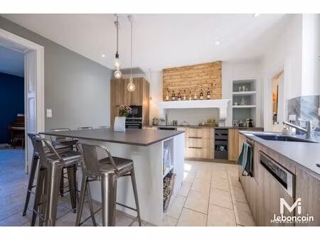 maison 8 pièces 335 m²