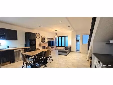 maison centre village 82 m² + cour + combles aménageables – dpe d – saint-genix