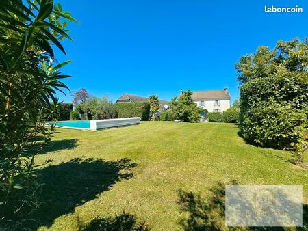 grande demeure  dépendances  piscine