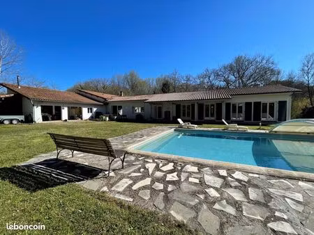 villa 10 pièces 251 m²