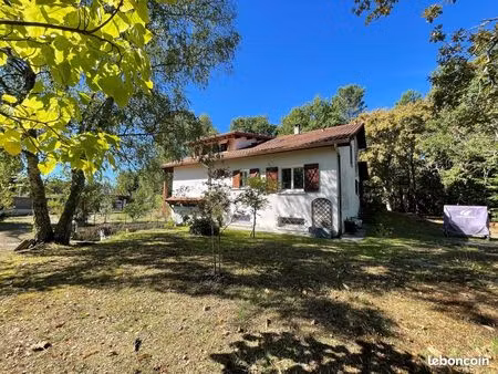 villa 7 pièces 196 m²