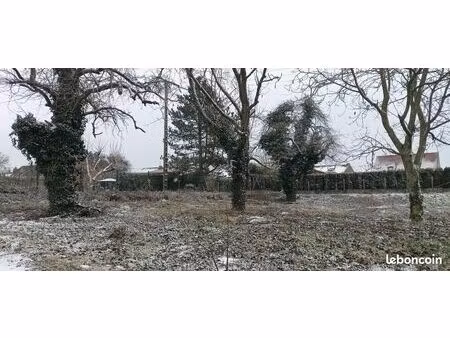 terrain à bâtir de 691 m2 à méricourt  dans un secteur calme