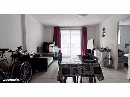 appartement t2 avec balcon et une place de parking privative