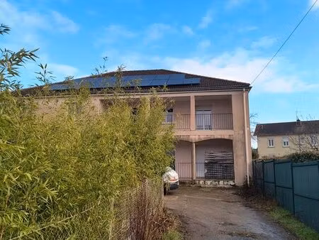 très grand appartement en rez de chaussee