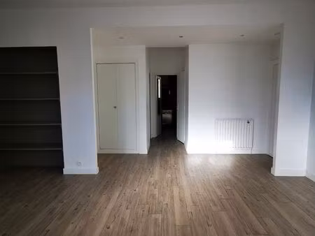 t2 50m2 avec parking centre vannes