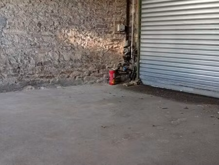 entrepôt 200 m de la gare