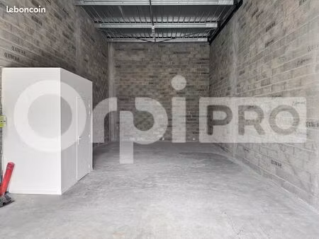 local d'activité 90 m²