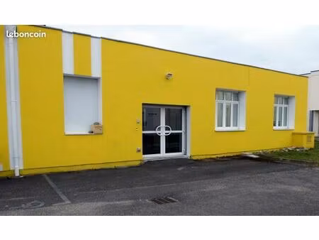 loue local commercial 123 m2 de plein pied