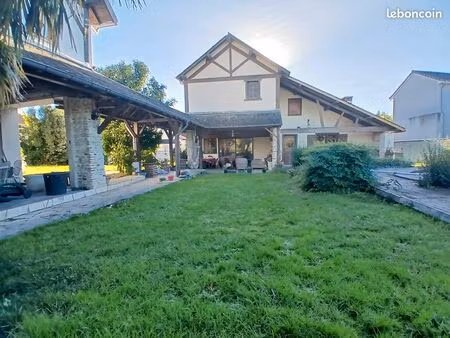 maison 6 pièces 238 m²