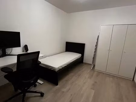 studio dans ancien palace face au parc