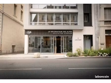 local commercial de plain-pied – emplacement premium à chambéry