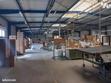 local divers 1000 m² valcourt