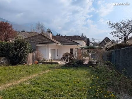 maison individuelle  plain-pied  au coeur du village