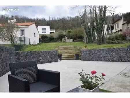 maison de bourg 6 pièces 4 chambres avec jardin aménagé