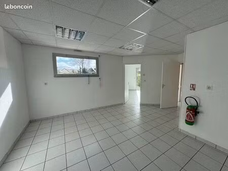 ? ensemble de 3 bureaux professionnels à louer – espace collectif