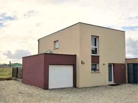 maison récente 2023 - idéalement située