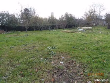 vends terrain constructible viabilisé