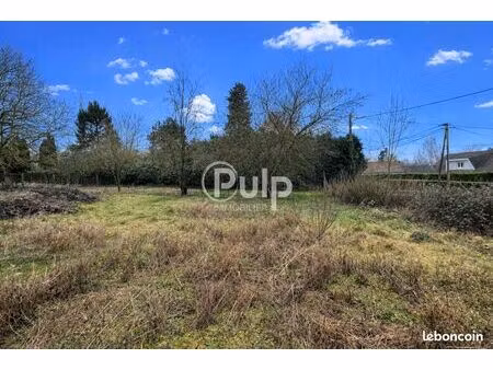 terrain 1 280 m² dieval