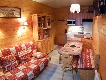 appartement 2 pièces 25 m² skis aux pieds – les menuires