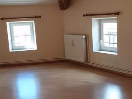 à louer f4 au coeur d'un village