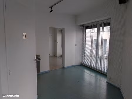 local commercial bouzille